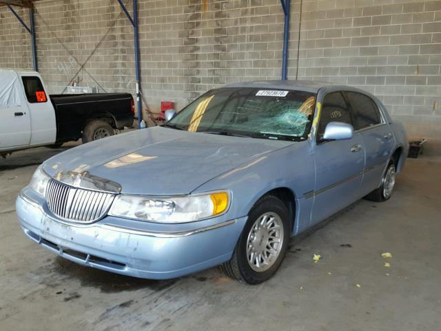 1LNFM82W5WY728482 - 1998 LINCOLN TOWN CAR S BLUE photo 2