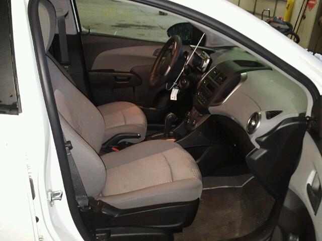 1G1JA5SH4G4147872 - 2016 CHEVROLET SONIC LS WHITE photo 5