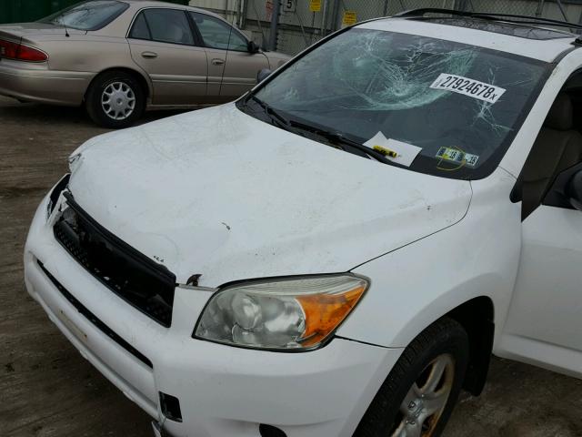 JTMBD33V566012298 - 2006 TOYOTA RAV4 WHITE photo 9