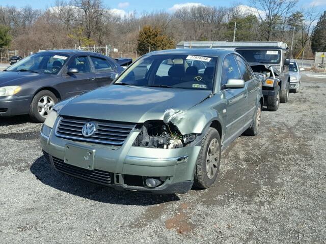 WVWPD63B81P293268 - 2001 VOLKSWAGEN PASSAT GLS GREEN photo 2