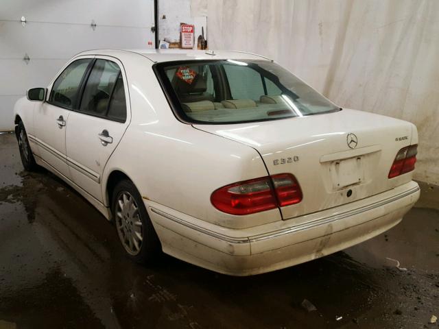 WDBJF82JX2X069889 - 2002 MERCEDES-BENZ E 320 4MAT WHITE photo 3