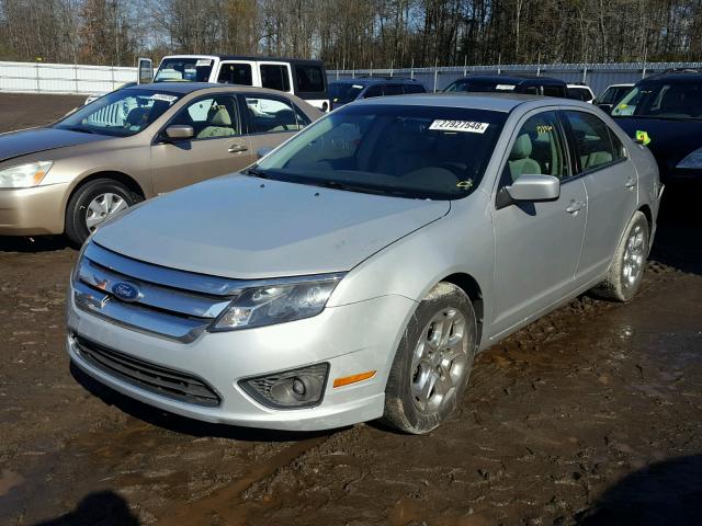 3FAHP0HG1AR390422 - 2010 FORD FUSION SE SILVER photo 2