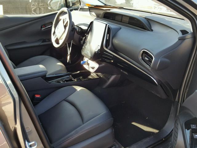 JTDKARFP0H3054195 - 2017 TOYOTA PRIUS PRIM 灰色 照片 5