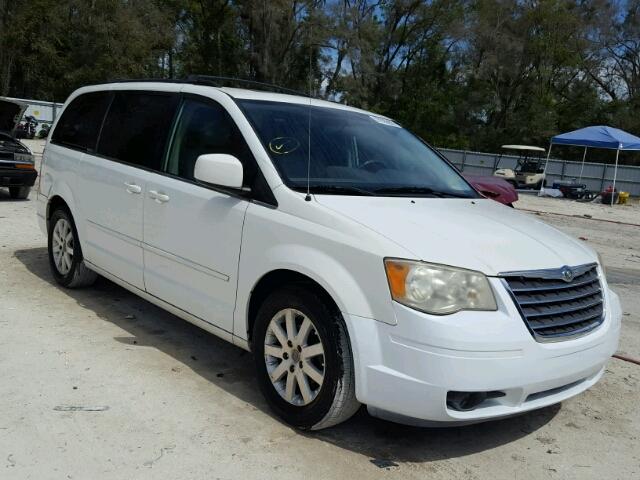 2A8HR54PX8R657413 - 2008 CHRYSLER TOWN & COU WHITE photo 1