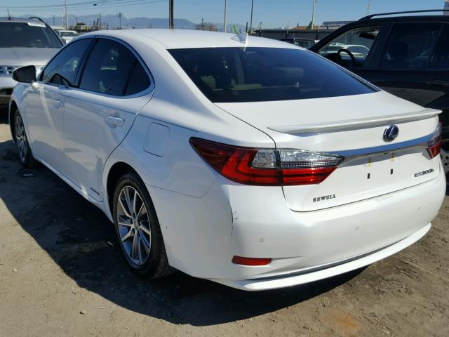 JTHBW1GGXG2108428 - 2016 LEXUS ES 300H WHITE photo 3