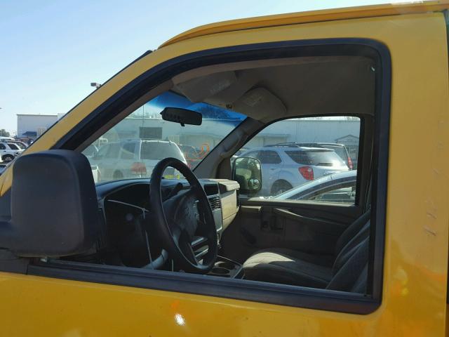 1GCFG15X251183484 - 2005 CHEVROLET EXPRESS G1 YELLOW photo 9