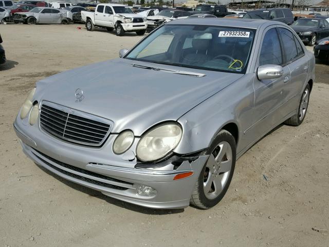 WDBUF65JX4A513842 - 2004 MERCEDES-BENZ E 320 SILVER photo 2