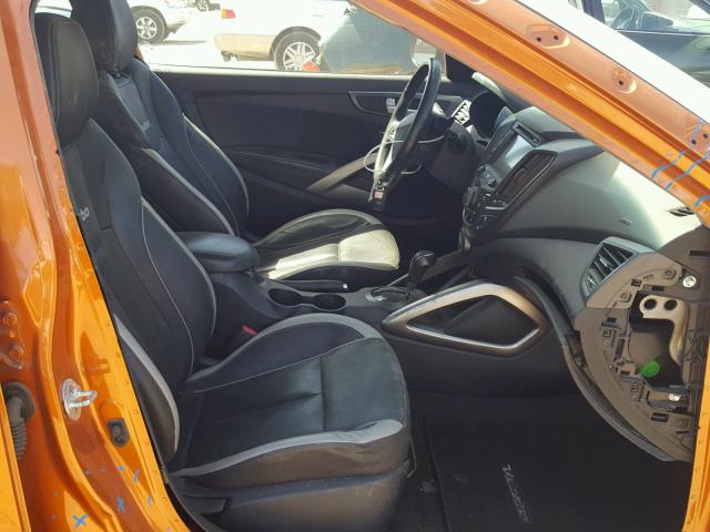 KMHTC6AE9FU239934 - 2015 HYUNDAI VELOSTER T ORANGE photo 5