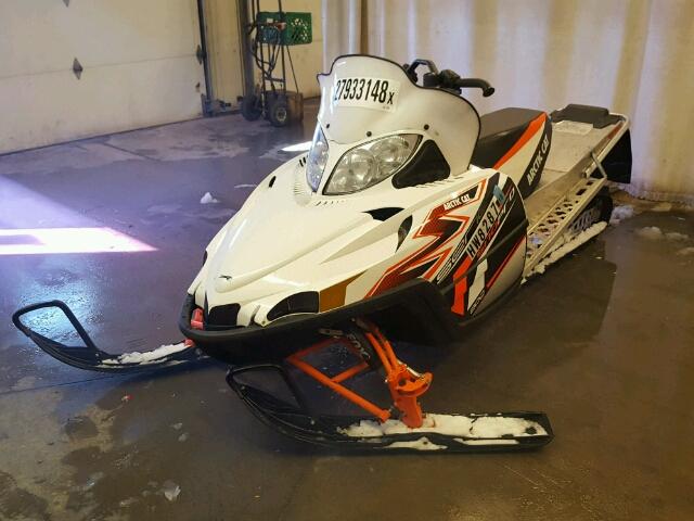 4UF11SNW0BT118196 - 2011 ARCC SNOWMOBILE WHITE photo 2