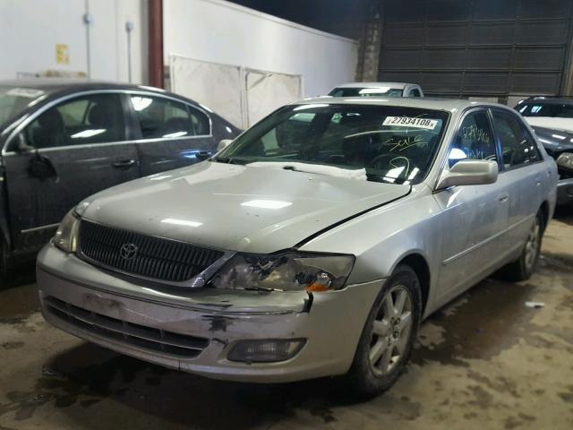 4T1BF28B1YU023487 - 2000 TOYOTA AVALON XL SILVER photo 2