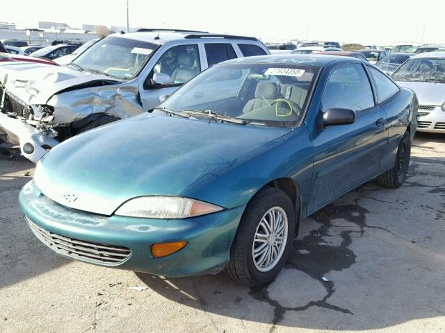 1G1JC1243TM140678 - 1996 CHEVROLET CAVALIER GREEN photo 2