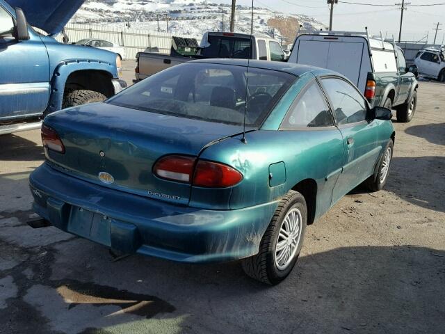 1G1JC1243TM140678 - 1996 CHEVROLET CAVALIER GREEN photo 4