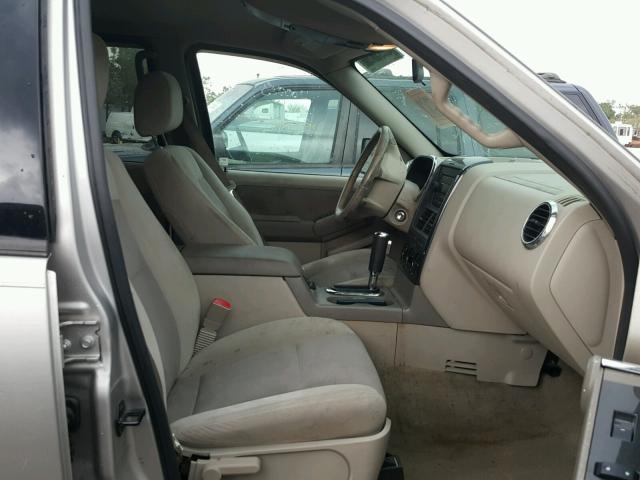 1FMEU63E57UA35118 - 2007 FORD EXPLORER X SILVER photo 5