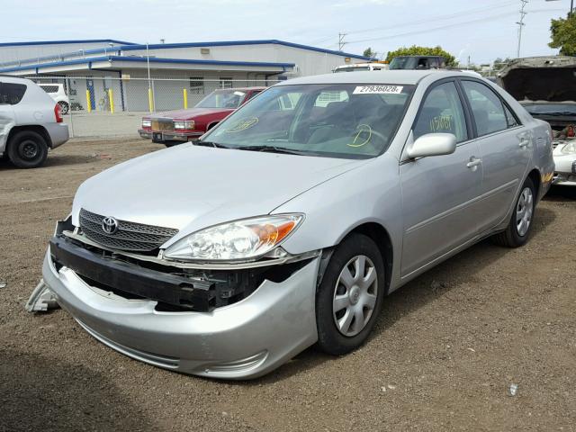 4T1BE32KX2U068369 - 2002 TOYOTA CAMRY LE SILVER photo 2