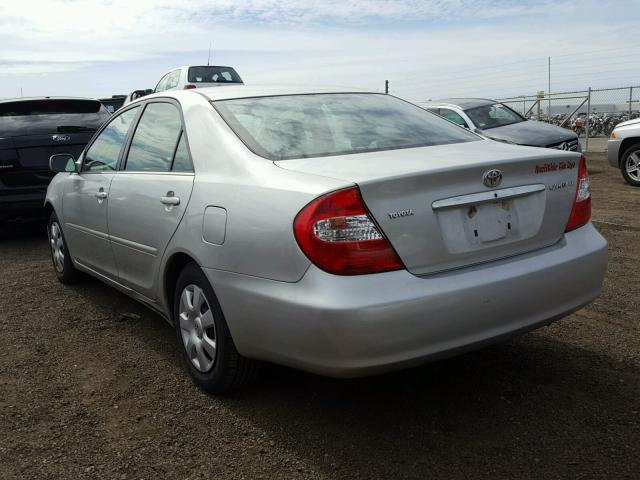 4T1BE32KX2U068369 - 2002 TOYOTA CAMRY LE SILVER photo 3