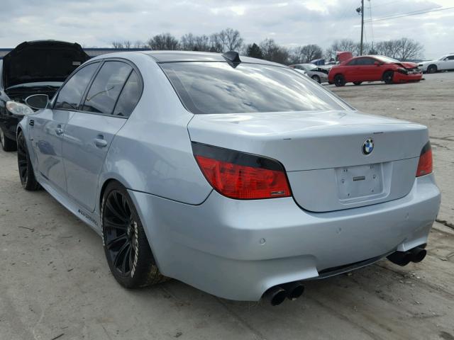 WBSNB93506B582604 - 2006 BMW M5 GRAY photo 3