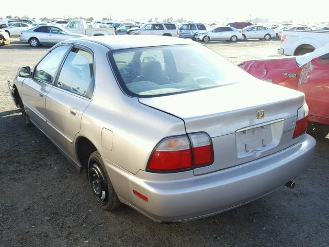 1HGCD5639TA211424 - 1996 HONDA ACCORD LX SILVER photo 3