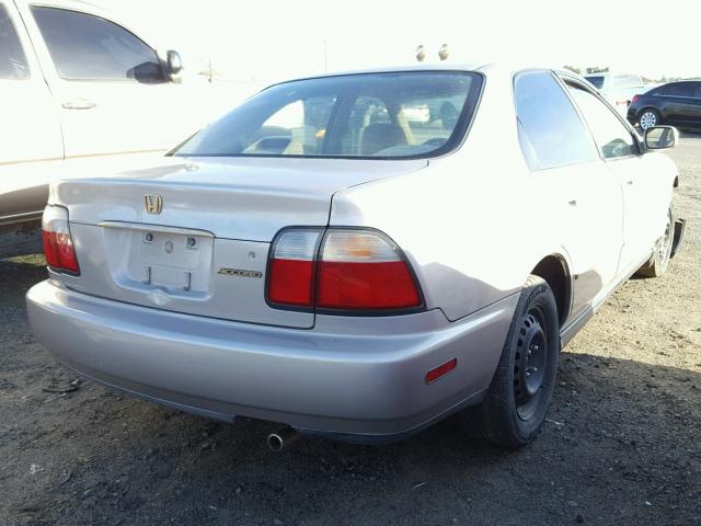 1HGCD5639TA211424 - 1996 HONDA ACCORD LX SILVER photo 4