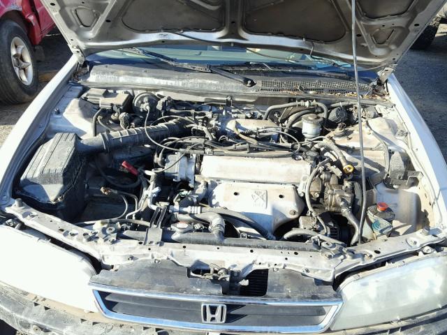 1HGCD5639TA211424 - 1996 HONDA ACCORD LX SILVER photo 7