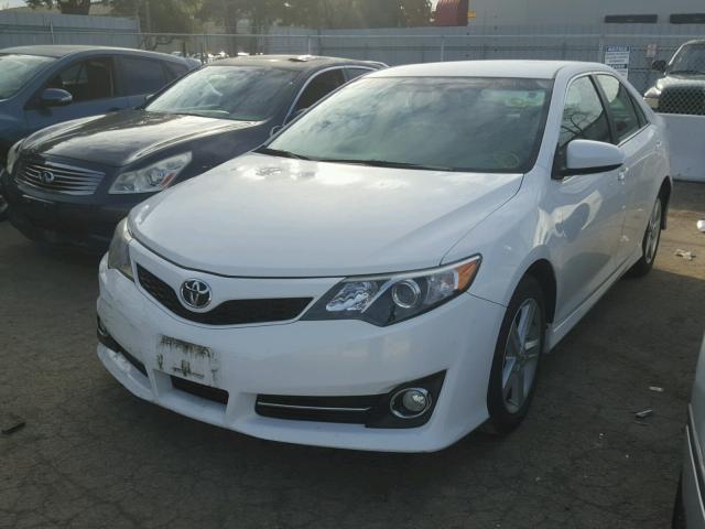 4T1BF1FK1CU546935 - 2012 TOYOTA CAMRY BASE WHITE photo 2