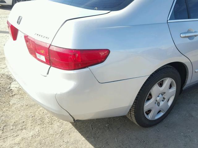 1HGCM66355A005283 - 2005 HONDA ACCORD LX SILVER photo 9