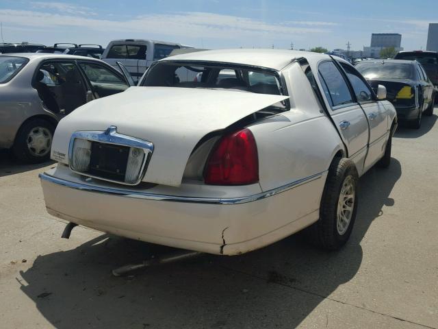 1LNFM83W9WY642218 - 1998 LINCOLN TOWN CAR C WHITE photo 4