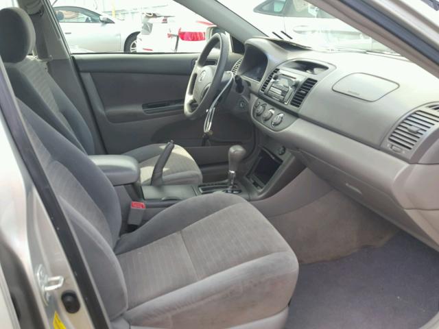 4T1BE30K86U642329 - 2006 TOYOTA CAMRY LE SILVER photo 5