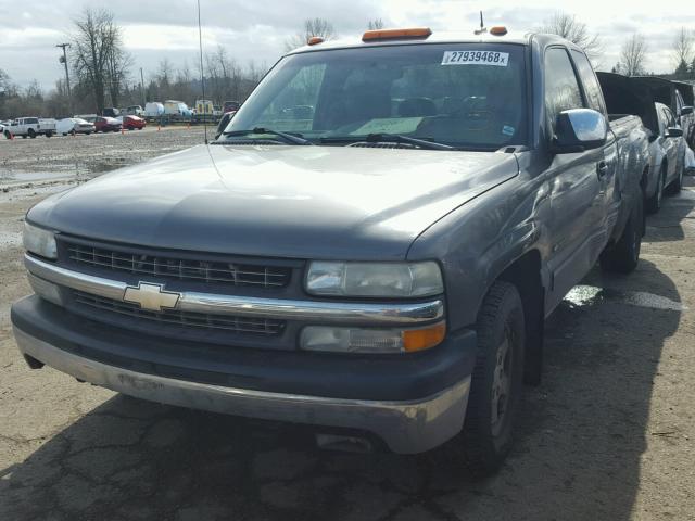 2GCEC19TX21369245 - 2002 CHEVROLET SILVERADO GRAY photo 2