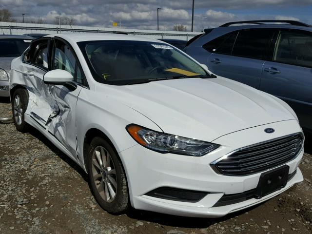 3FA6P0HD6HR277783 - 2017 FORD FUSION SE WHITE photo 1