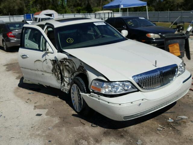 1LNHM82WX5Y665872 - 2005 LINCOLN TOWN CAR S WHITE photo 1