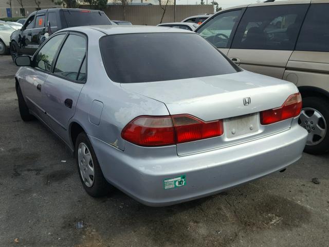 1HGCF8647WA041959 - 1998 HONDA ACCORD DX SILVER photo 3