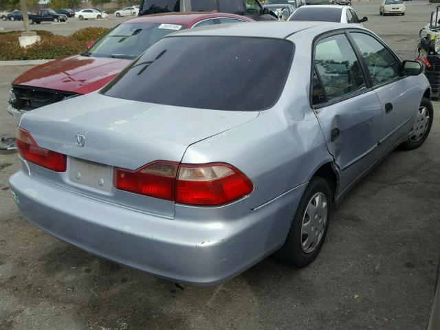 1HGCF8647WA041959 - 1998 HONDA ACCORD DX SILVER photo 4