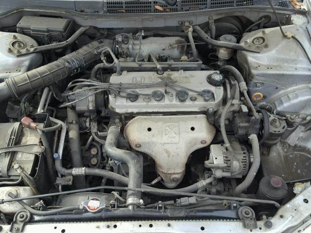 1HGCF8647WA041959 - 1998 HONDA ACCORD DX SILVER photo 7