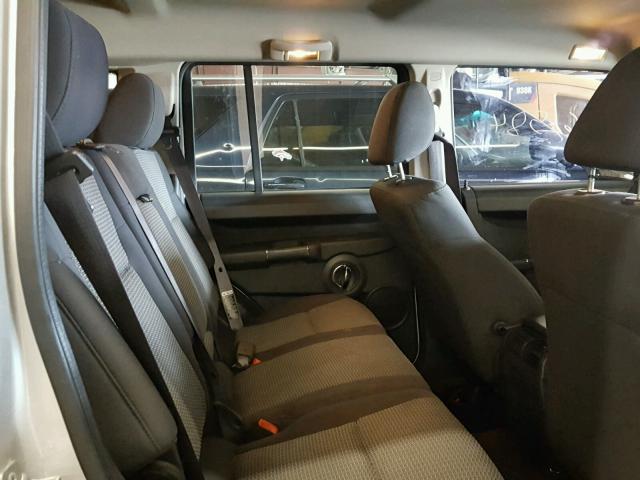 1J4RG4GK1AC127920 - 2010 JEEP COMMANDER SILVER photo 6