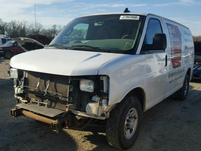 1GCWGAFFXG1127639 - 2016 CHEVROLET EXPRESS G2 WHITE photo 2