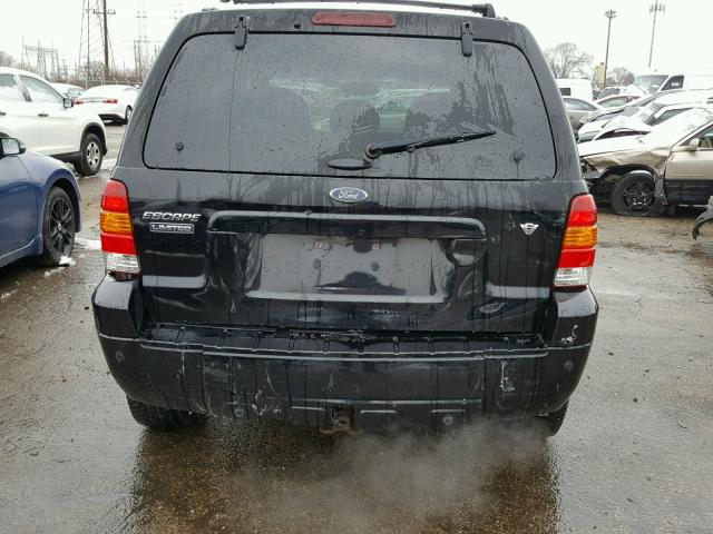 1FMCU94105KE32992 - 2005 FORD ESCAPE LIM BLACK photo 9