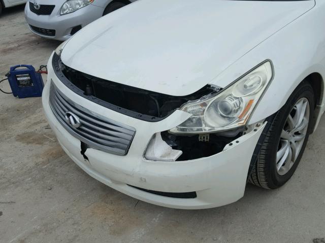 JNKCV61E39M310594 - 2009 INFINITI G37 BASE WHITE photo 9