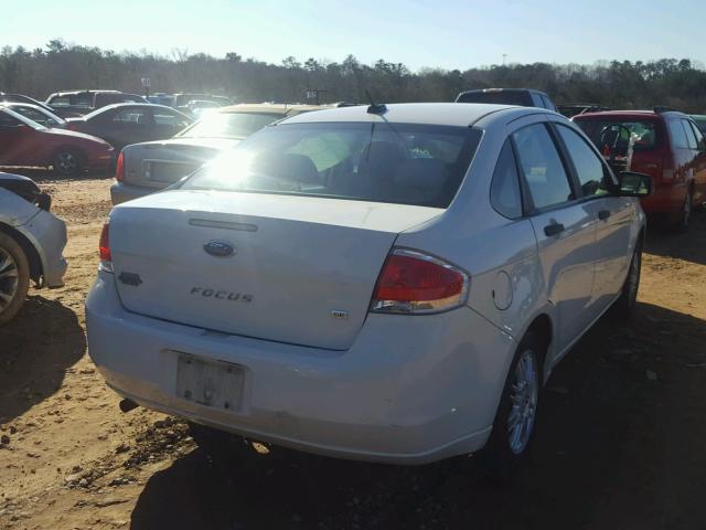 1FAHP3FN6AW148936 - 2010 FORD FOCUS SE SILVER photo 4