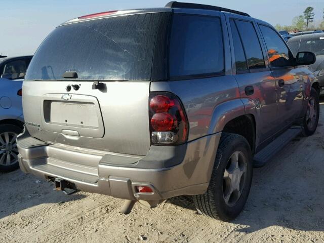 1GNDS13S572264903 - 2007 CHEVROLET TRAILBLAZE GRAY photo 4