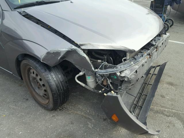 1FAFP34N55W311186 - 2005 FORD FOCUS ZX4 GRAY photo 9