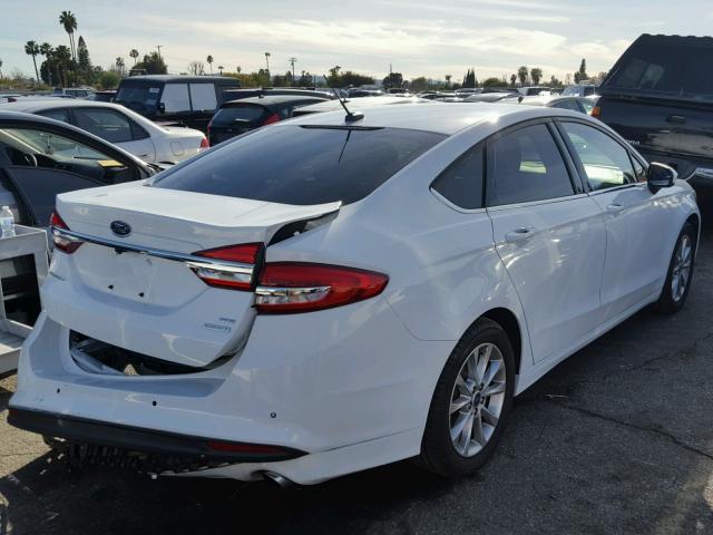 3FA6P0HD4HR275448 - 2017 FORD FUSION SE WHITE photo 4