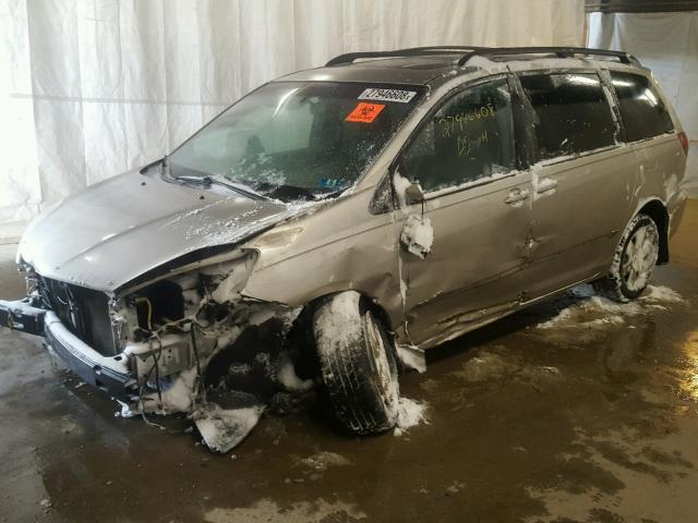 5TDZA22C44S146329 - 2004 TOYOTA SIENNA XLE SILVER photo 2