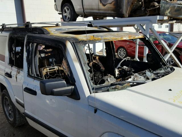 1J8HG48K06C209024 - 2006 JEEP COMMANDER WHITE photo 9