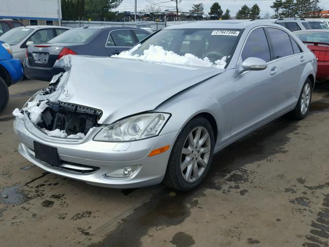 WDDNG86X47A116168 - 2007 MERCEDES-BENZ S 550 4MAT SILVER photo 2