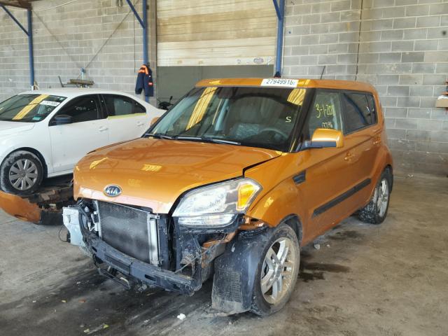 KNDJT2A29B7313744 - 2011 KIA SOUL + ORANGE photo 2