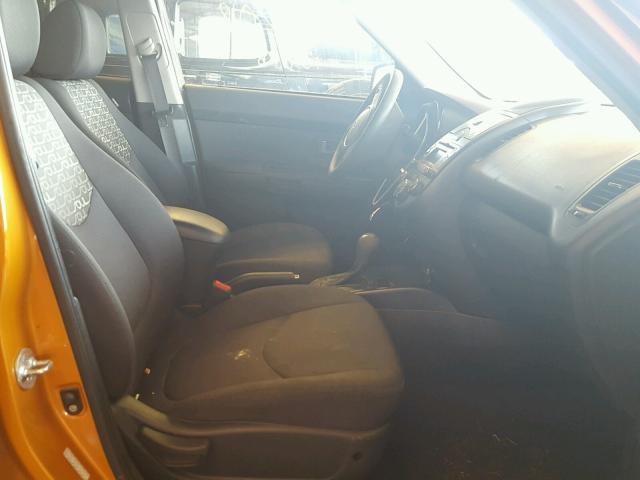 KNDJT2A29B7313744 - 2011 KIA SOUL + ORANGE photo 5