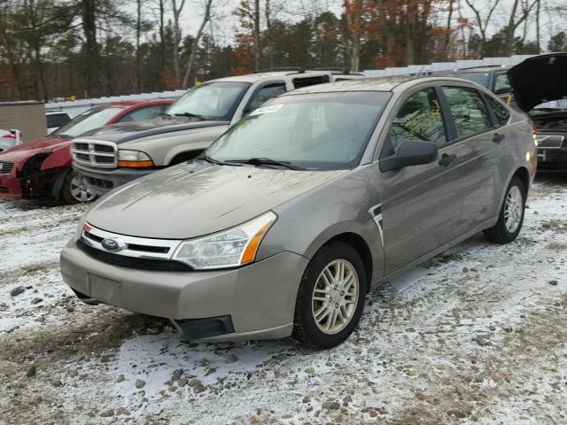 1FAHP35N88W252985 - 2008 FORD FOCUS SE GRAY photo 2