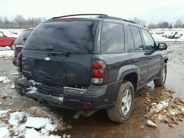 1GNDT13S952270486 - 2005 CHEVROLET TRAILBLAZE BLACK photo 4