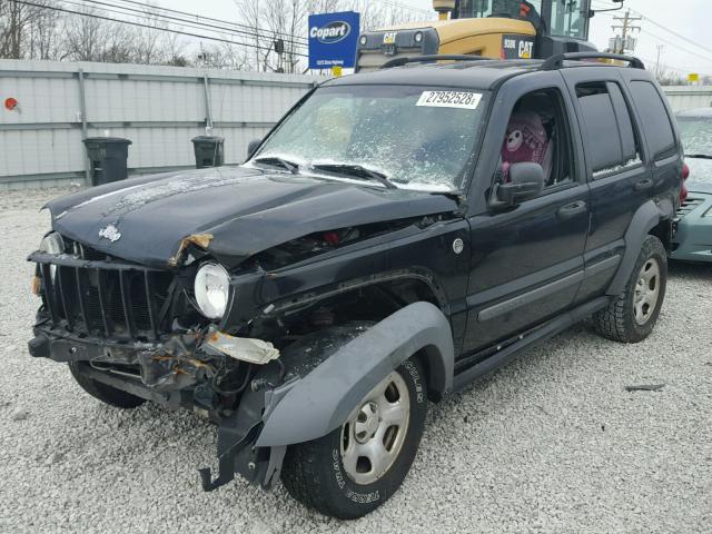 1J4GL48K05W631607 - 2005 JEEP LIBERTY SP BLACK photo 2