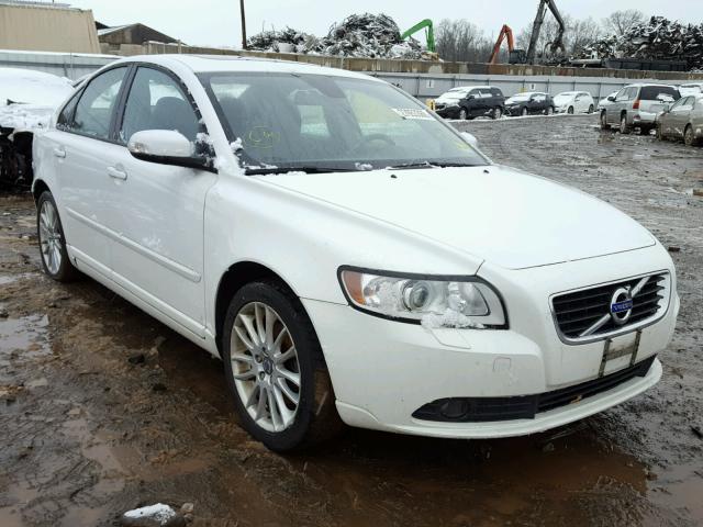 YV1672MSXB2536033 - 2011 VOLVO S40 T5 WHITE photo 1